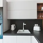 Ideal Location, Stylish 1br With Free Parking סליאמה