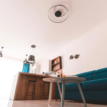 Ideal Location, Stylish 1br With Free Parking Lägenhet