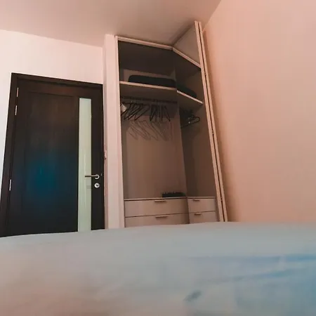 Ideal Location, Stylish 1br With Free Parking