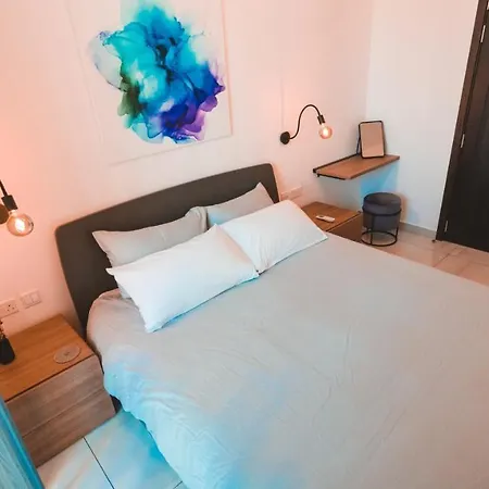 Ideal Location, Stylish 1br With Free Parking Lägenhet