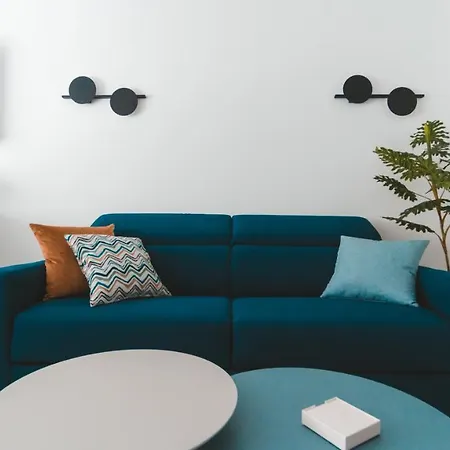 Ideal Location, Stylish 1br With Free Parking Lägenhet *