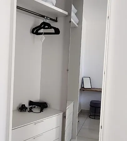 Lägenhet Ideal Location, Stylish 1br With Free Parking