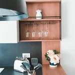 Ideal Location, Stylish 1br With Free Parking Апартаменты