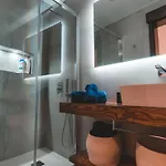 Ideal Location, Stylish 1br With Free Parking * Слима