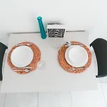 Ideal Location, Stylish 1br With Free Parking Апартаменты