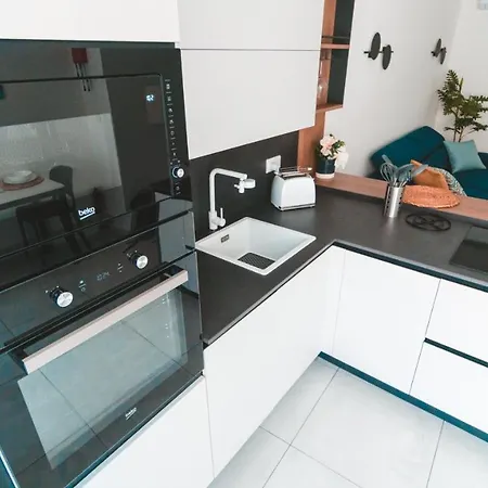 Апартаменты Ideal Location, Stylish 1br With Free Parking