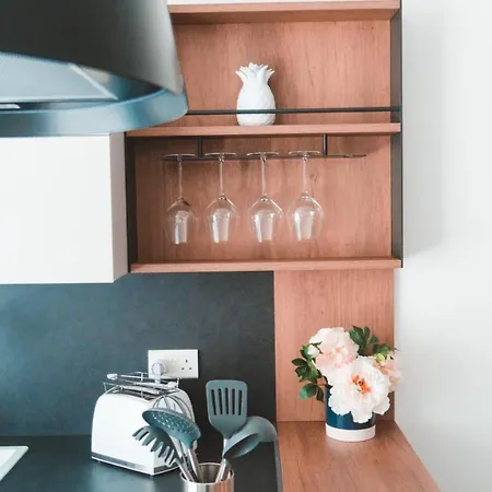 Ideal Location, Stylish 1br With Free Parking 公寓