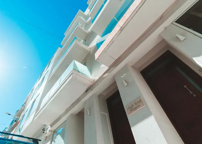 Ideal Location, Stylish 1br With Free Parking