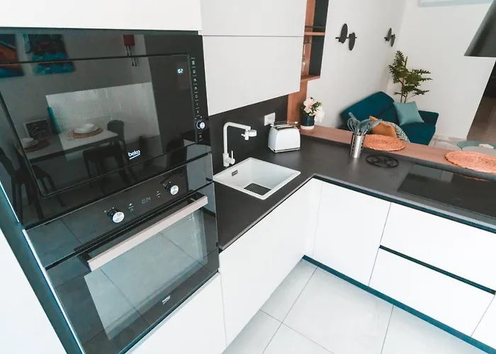 Lejlighed Ideal Location, Stylish 1br With Free Parking