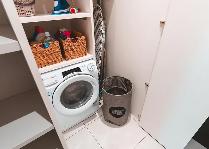 Ideal Location, Stylish 1br With Free Parking Lejlighed *