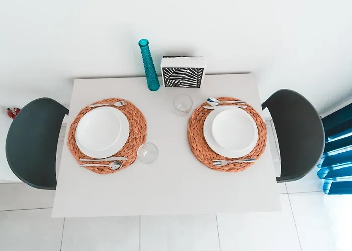 Ideal Location, Stylish 1br With Free Parking Lejlighed