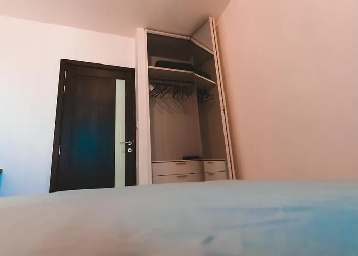 Ideal Location, Stylish 1br With Free Parking