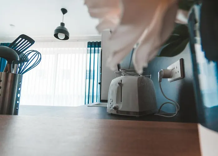 Lejlighed Ideal Location, Stylish 1br With Free Parking