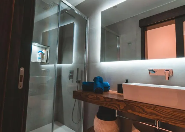 Lejlighed Ideal Location, Stylish 1br With Free Parking