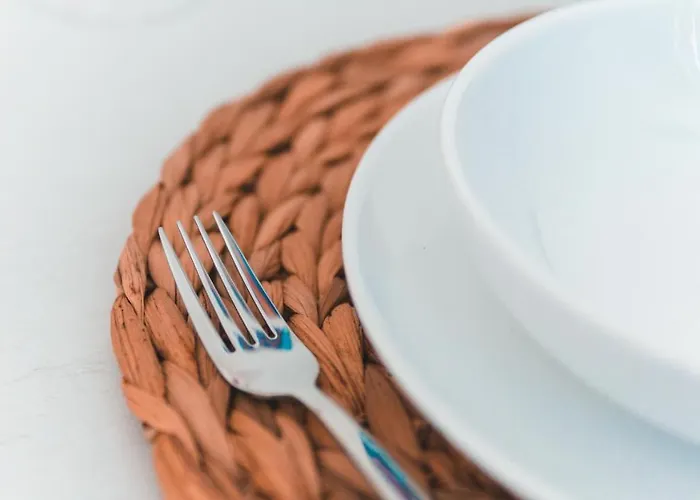 Ideal Location, Stylish 1br With Free Parking