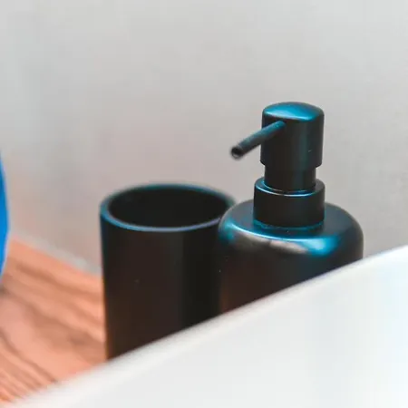 Apartment Ideal Location, Stylish 1br With Free Parking